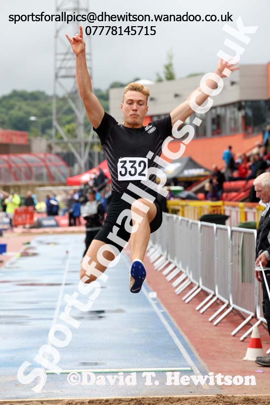 Senior mens long jump, Gateshead Tartan Games. Phot: David T. Hewitson/Sports for All Pics